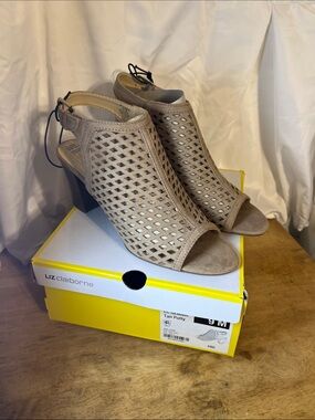 Liz Claiborne Gemma Putty Perforated Peep-Toe Block Heel Sandals Womens Size 9